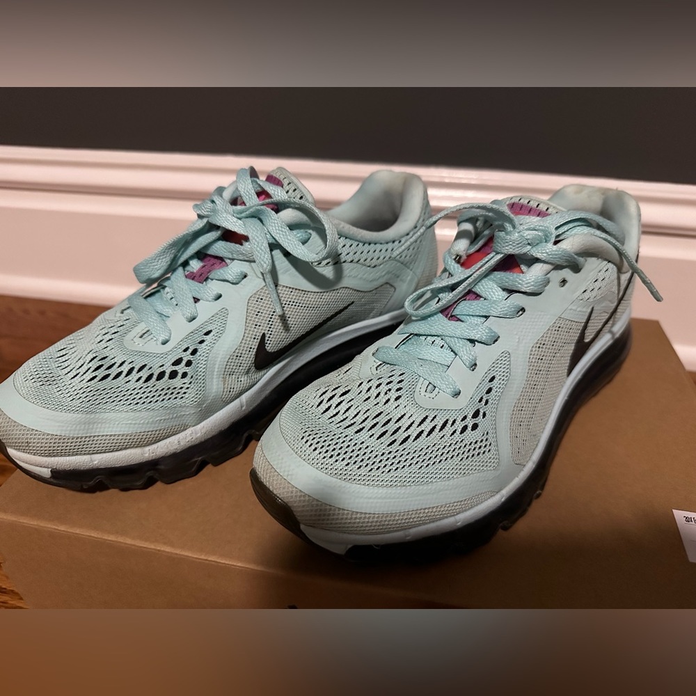 NIKE AIR MAX | SZ 7.5 | Running Shoes - Picture 4 of 7